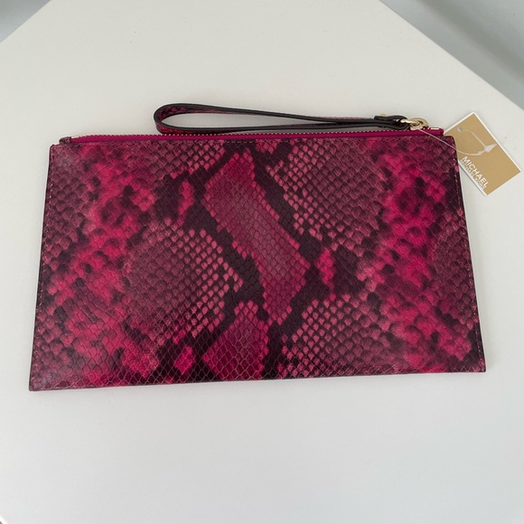 Michael Kors Jet Set Large Zip Clutch
Fuschia Snakeskin Embossed Leather
New